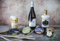 Foto de Conservas Con Espárragos De Navarra con aceite de oliva, vino blanco y conservas
