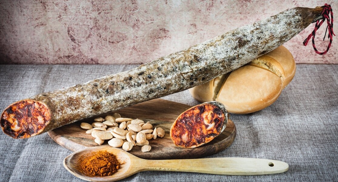 Foto de Chorizo Ibérico con piel de su tripa natural
