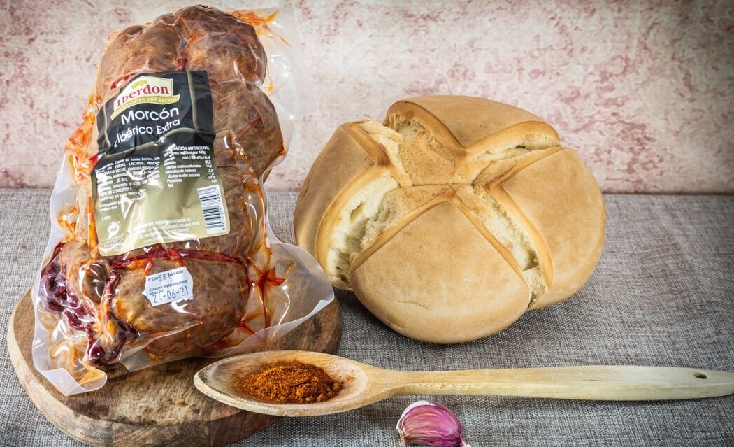 Foto de Morcón Ibérico De Bellota con pan de pueblo